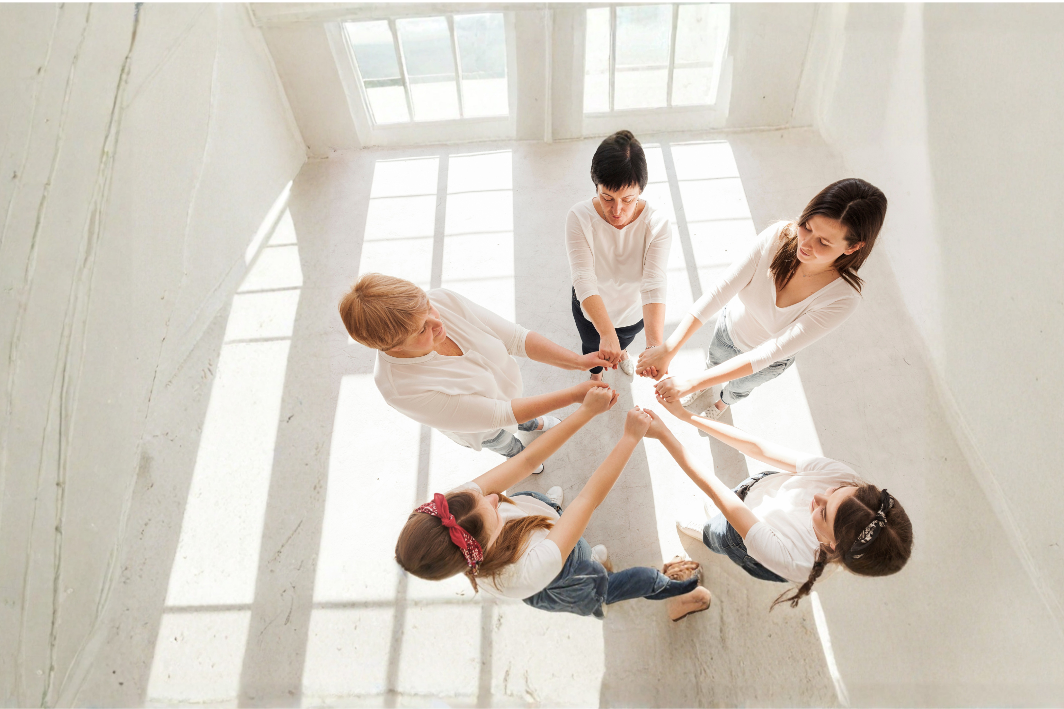 <span class='second'>Ehrenamt</span><span class='first' style='font-weight:400;'>Gemeinsam helfen</span>