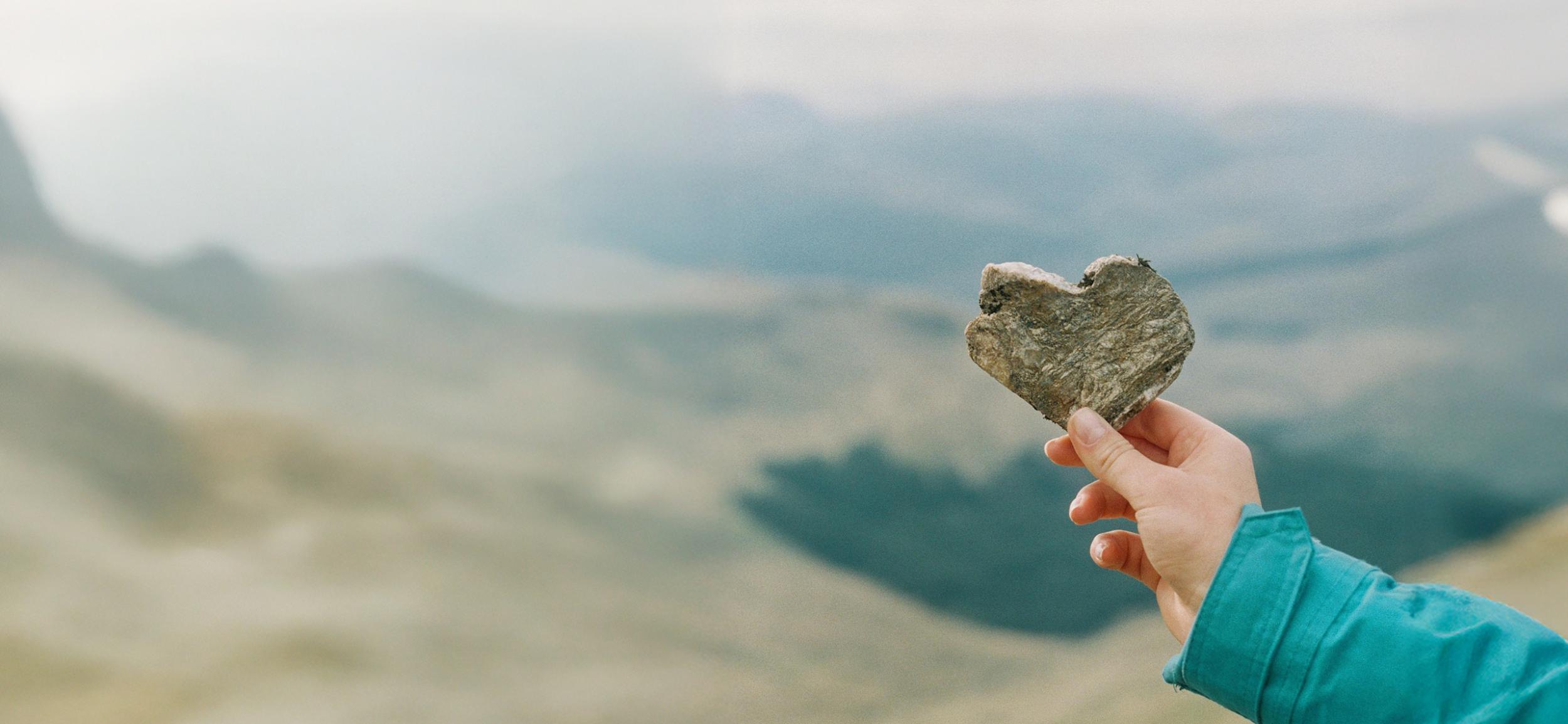 <span class='second'>Unsere Angebote</span><span class='first' style='font-weight:400;'>Hilfe & Beratung</span>