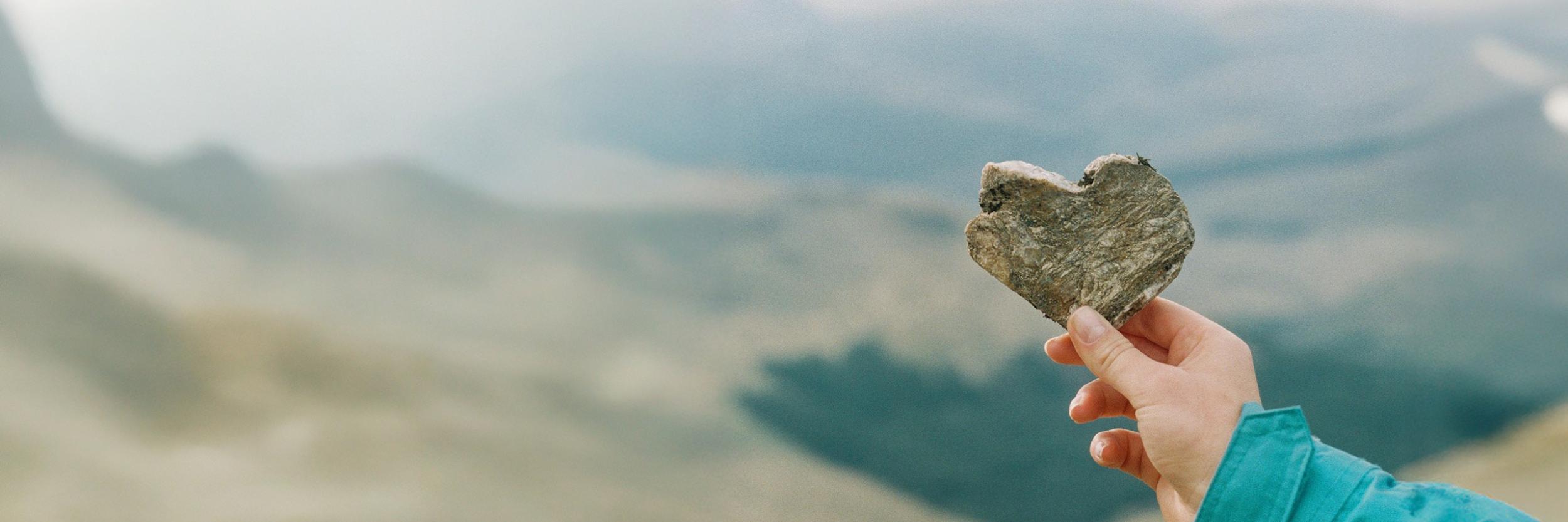 <span class='second'>Unsere Angebote</span><span class='first' style='font-weight:400;'>Hilfe & Beratung</span>