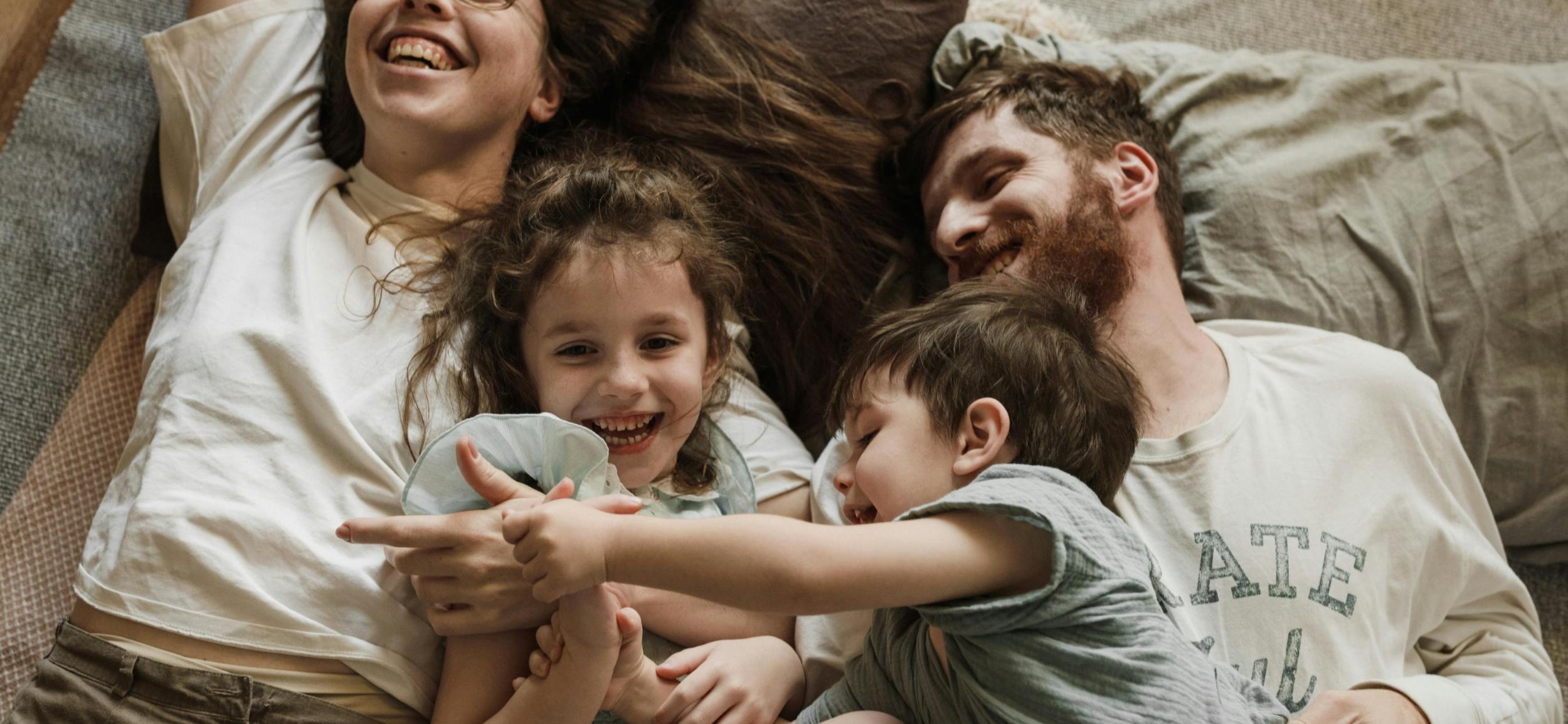 <span class='second'>Familie & Jugend</span><span class='first' style='font-weight:400;'>Beratung und Hilfe!</span>