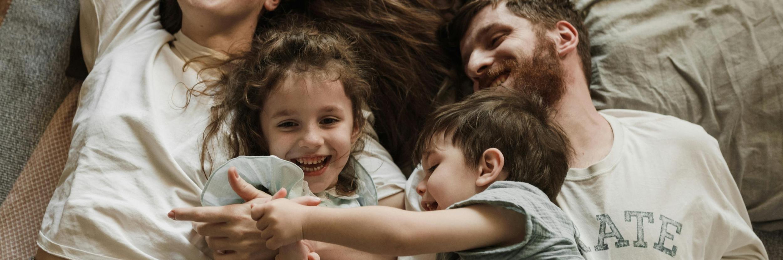 <span class='second'>Familie & Jugend</span><span class='first' style='font-weight:400;'>Beratung und Hilfe!</span>