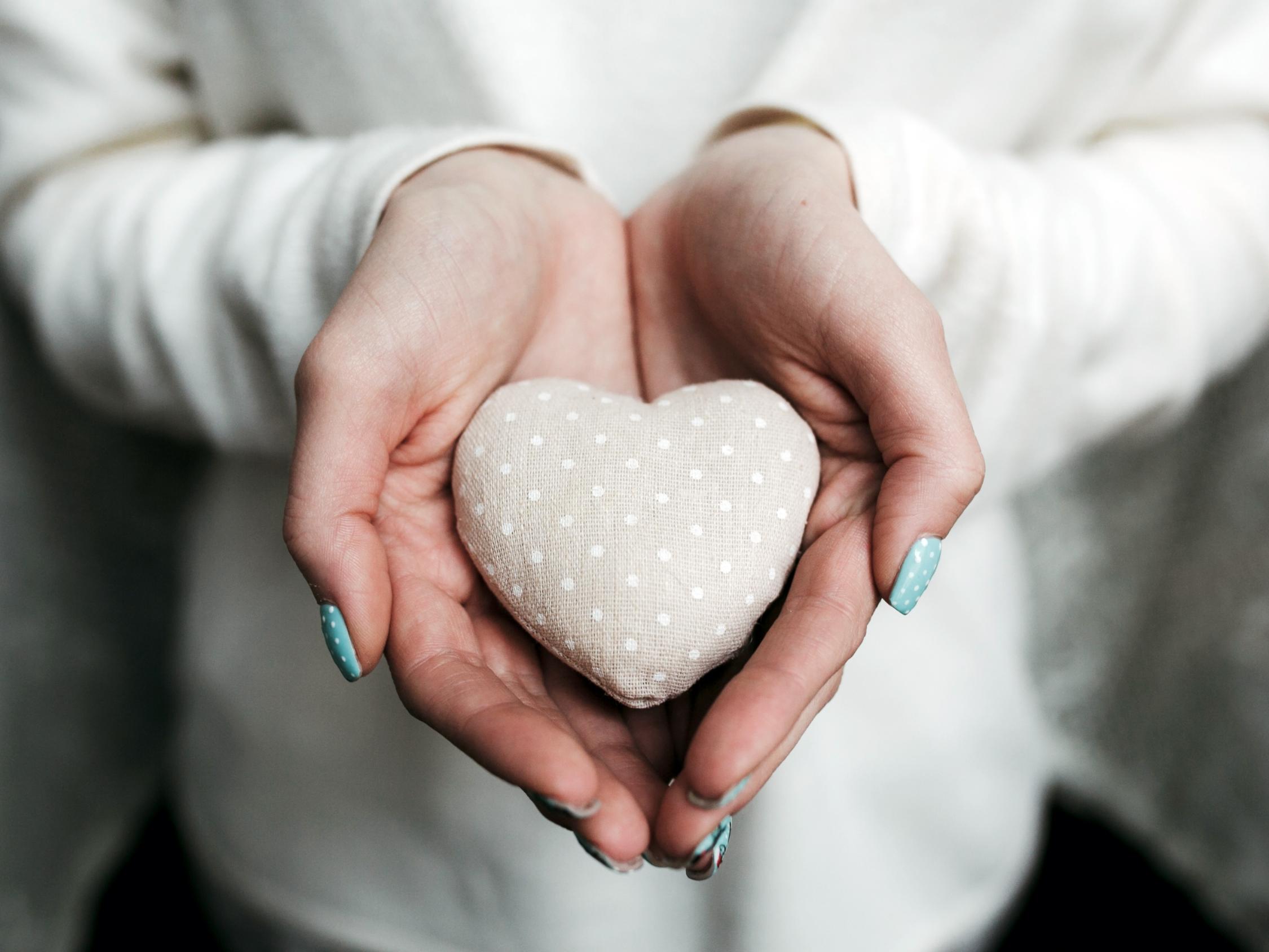 woman-with-heart-shaped-stone-hands